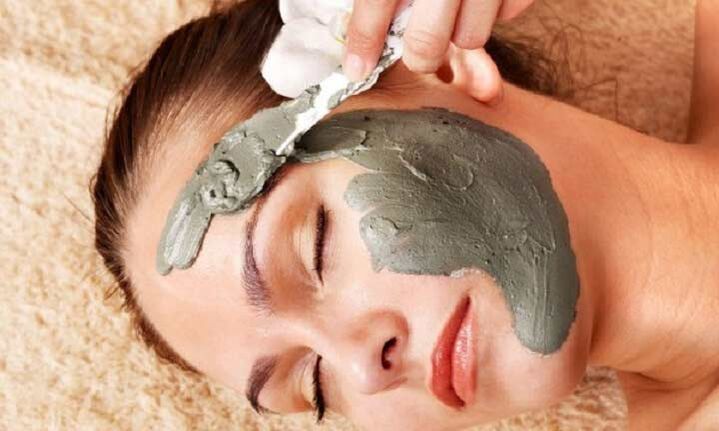 Paglalapat ng isang mask para sa pagpapasigla