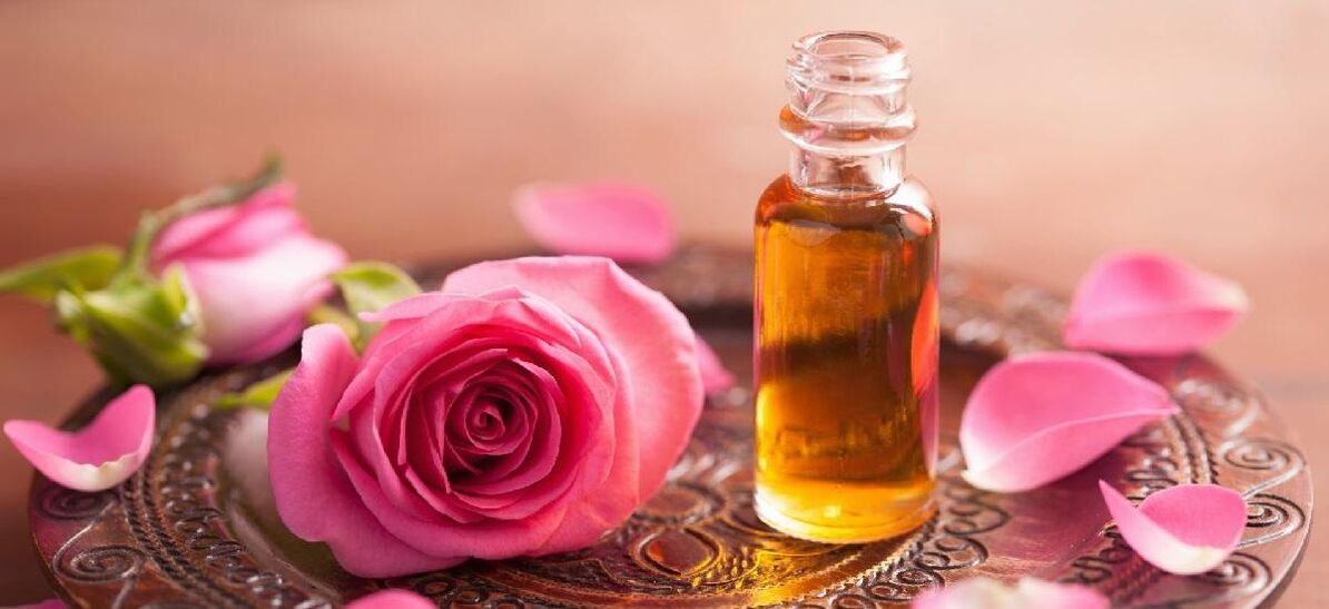 Ang langis ng rosas ay nagpapakinis ng mga wrinkles