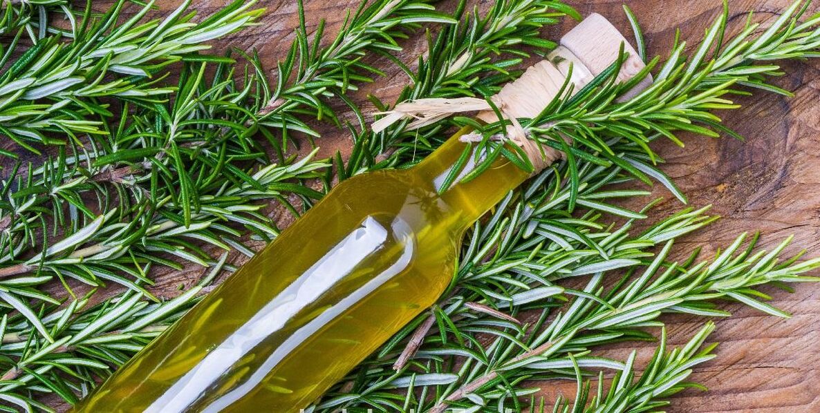 Rosemary oil para sa paggamot sa mga problema sa mamantika na balat